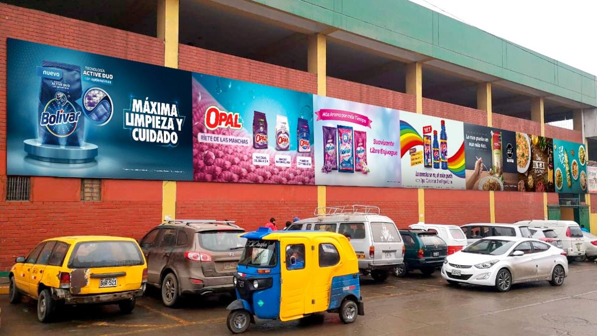 Paneles publicitarios en calles